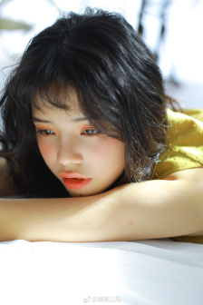狗的蝴蝶结卡我里面了怎么办